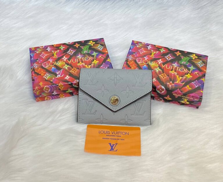 louis vuitton canta victorine gri kucuk cuzdan