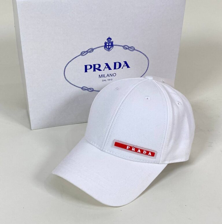 prada sapka beyaz