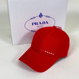 prada sapka kirmizi