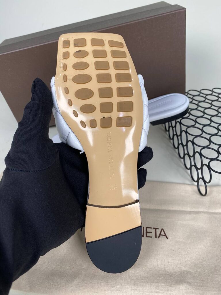 bottega veneta ayakkabi beyaz terlik