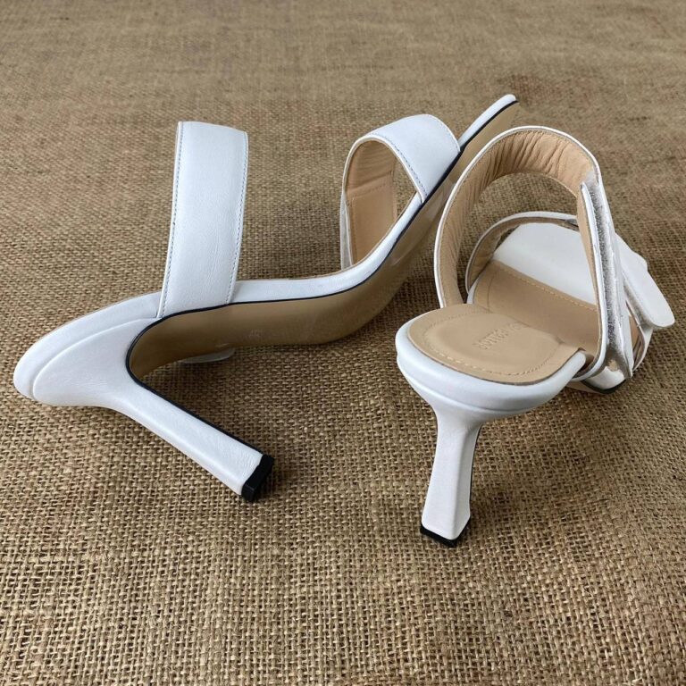 bottega veneta terlik square toe beyaz