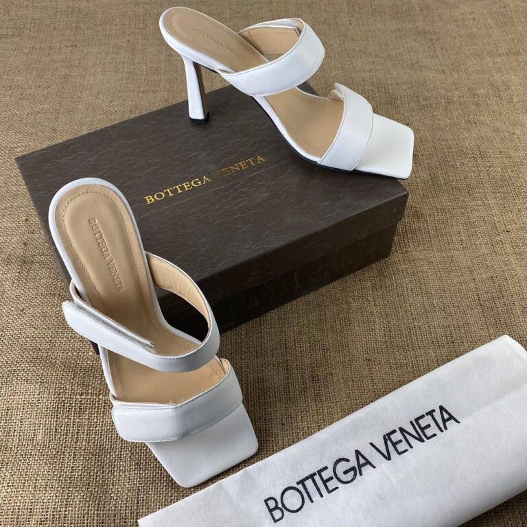 bottega veneta terlik square toe beyaz