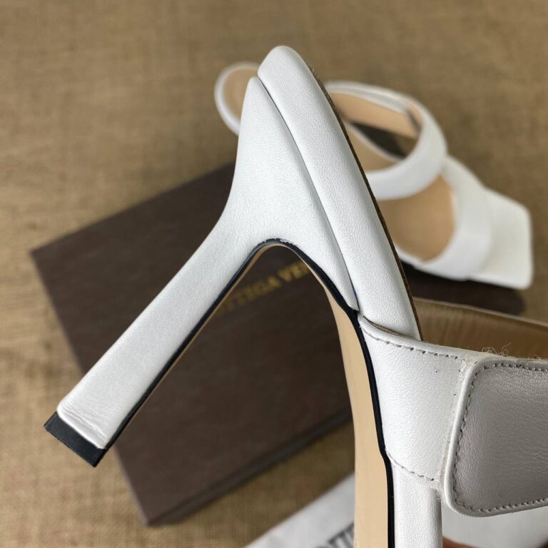 bottega veneta terlik square toe beyaz