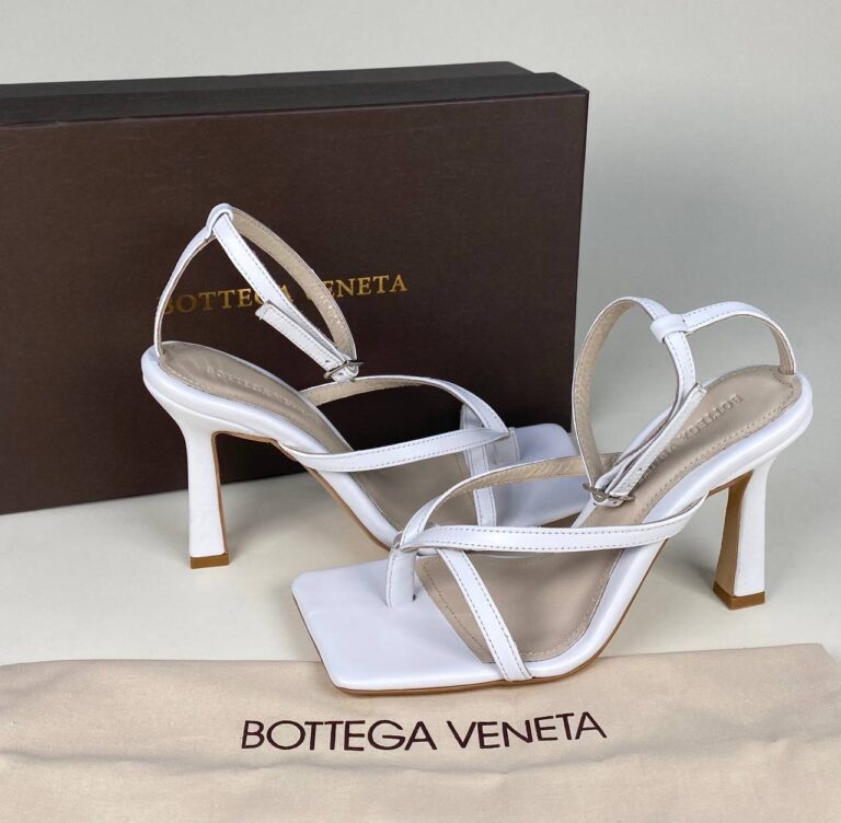 bottega veneta terlik topuklu sandalet beyaz