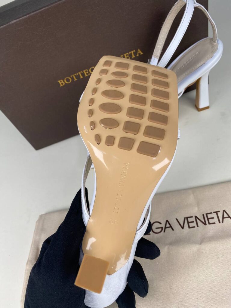 bottega veneta terlik topuklu sandalet beyaz
