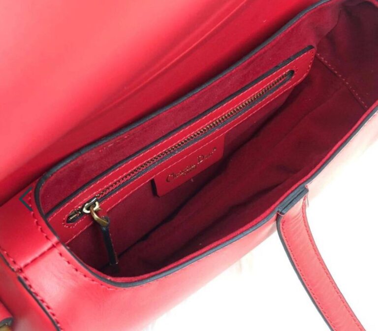 christian dior canta saddle calfskin kirmizi eskitme altin rengi 25x20x6 cm