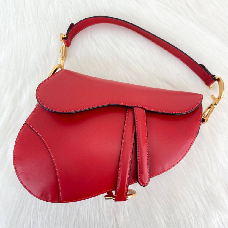 christian dior canta saddle calfskin kirmizi eskitme altin rengi 25x20x6 cm
