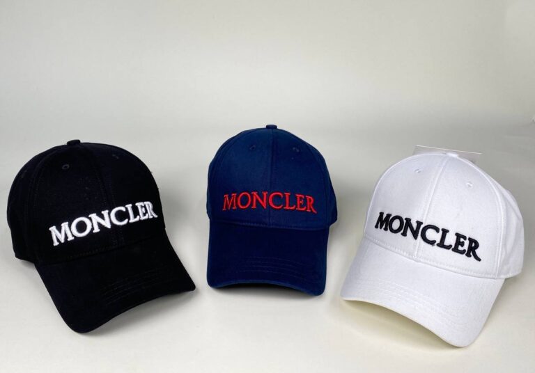moncler sapka siyah beyaz yazili standart beden