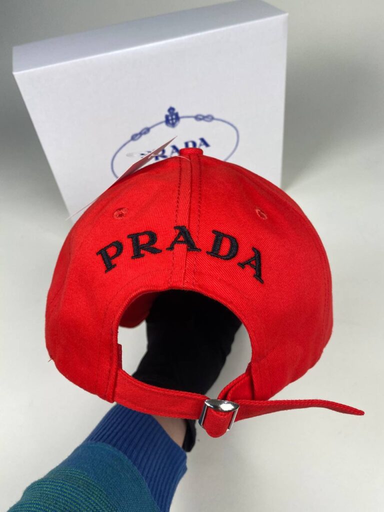 prada sapka kirmizi siyah logo standart beden