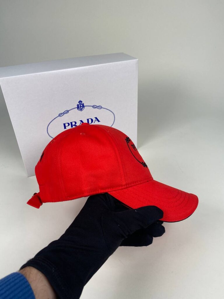 prada sapka kirmizi siyah logo standart beden