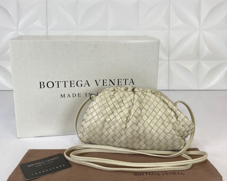 bottega veneta canta deri the pouch mini boy krem 22x12 cm orgulu