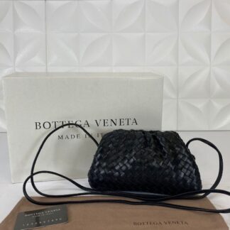 bottega veneta canta deri the pouch mini boy siyah 22x12 cm orgulu