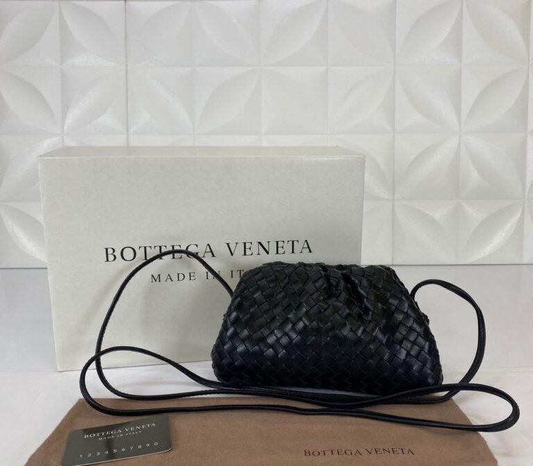 bottega veneta canta deri the pouch mini boy siyah 22x12 cm orgulu