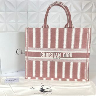 christian dior canta d stripes book tote pembe beyaz nakisli 42x36 cm