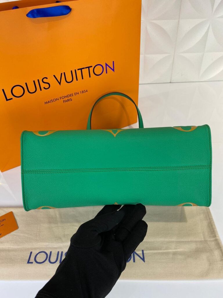 louis vuitton canta on the go mm ortaboy yesil beyaz deri 34x26 cm