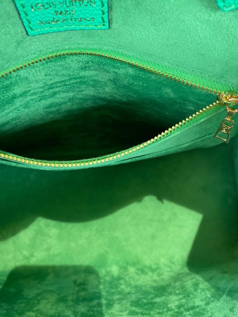 louis vuitton canta on the go mm ortaboy yesil beyaz deri 34x26 cm