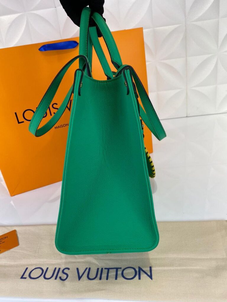 louis vuitton canta on the go mm ortaboy yesil beyaz deri 34x26 cm
