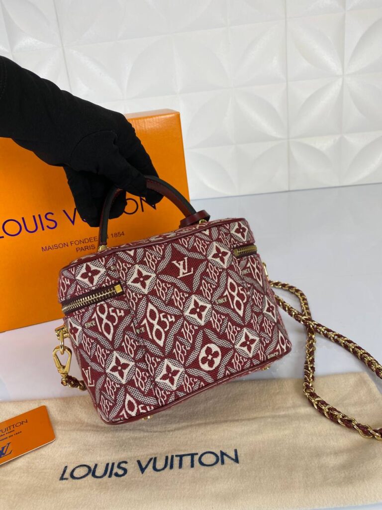 louis vuitton canta vanity pm 1854 bordo beyaz nakisli kucuk 19x13 cm