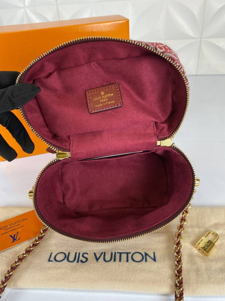 louis vuitton canta vanity pm 1854 bordo beyaz nakisli kucuk 19x13 cm