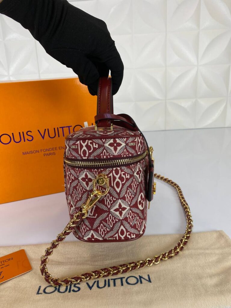 louis vuitton canta vanity pm 1854 bordo beyaz nakisli kucuk 19x13 cm