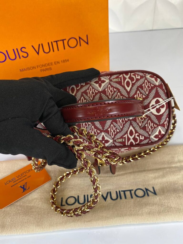 louis vuitton canta vanity pm 1854 bordo beyaz nakisli kucuk 19x13 cm