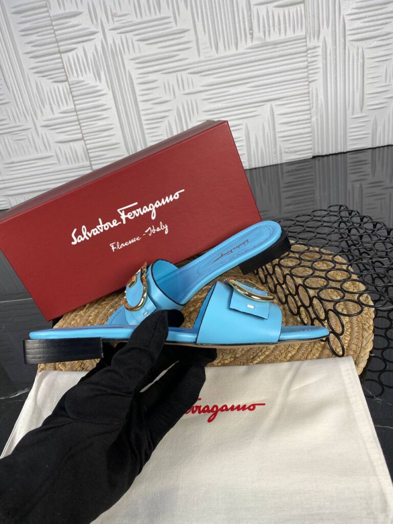 salvatore ferragamo terlik acik mavi gold toka
