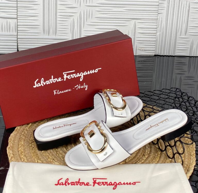 salvatore ferragamo terlik beyaz gold toka