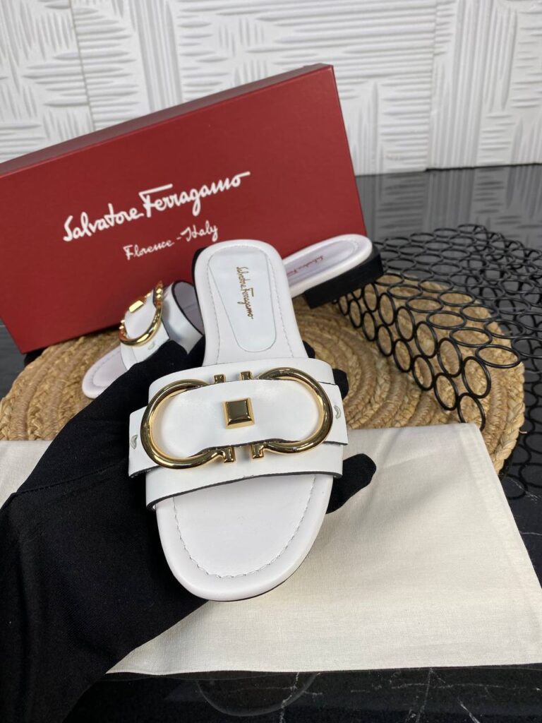 salvatore ferragamo terlik beyaz gold toka