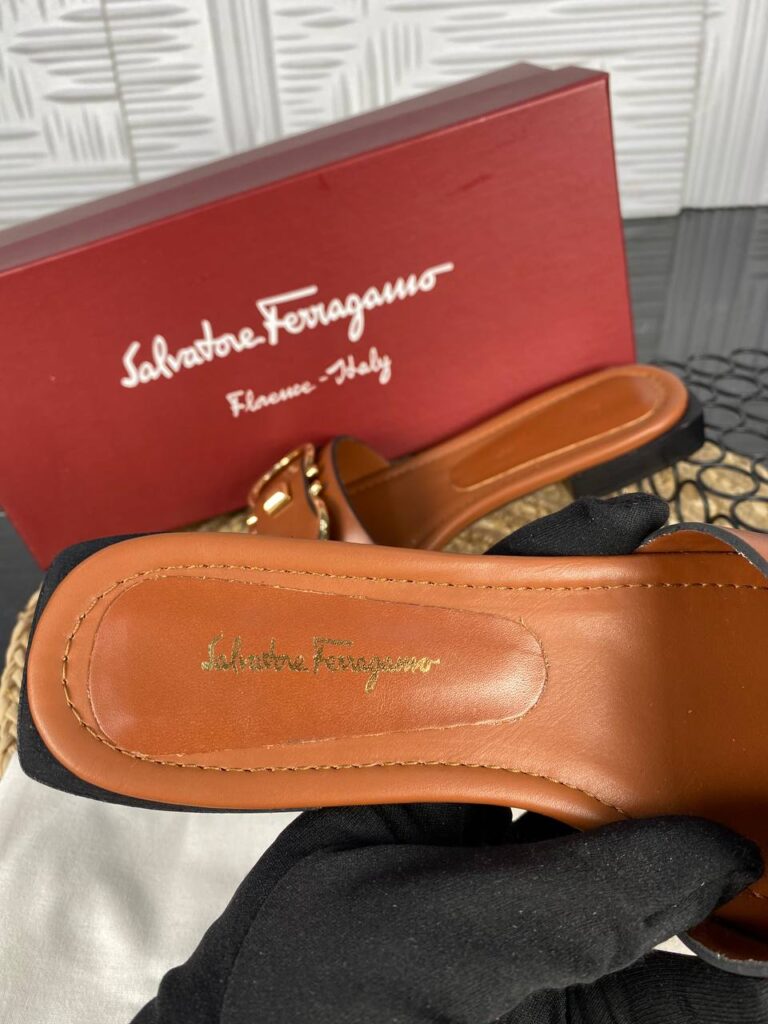 salvatore ferragamo terlik kahve gold toka ithal