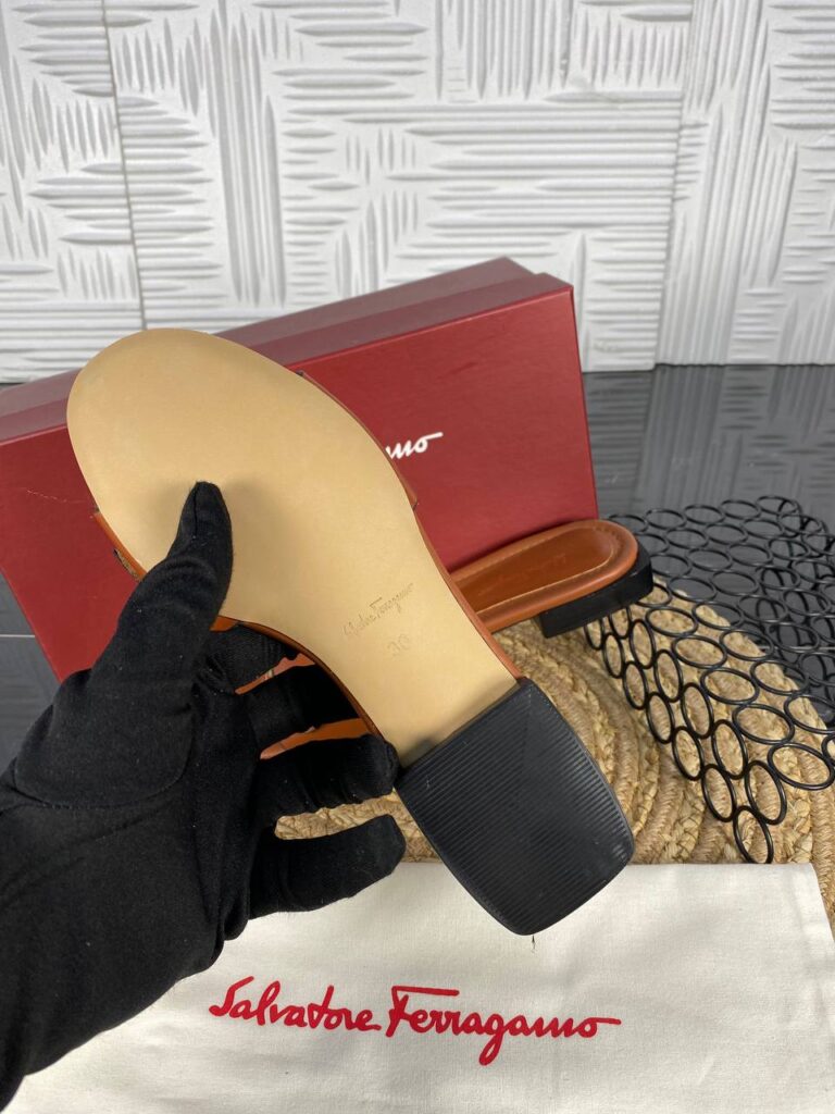 salvatore ferragamo terlik kahve gold toka ithal