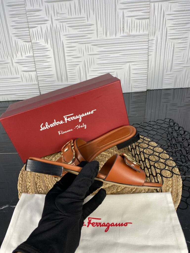 salvatore ferragamo terlik kahve gold toka ithal