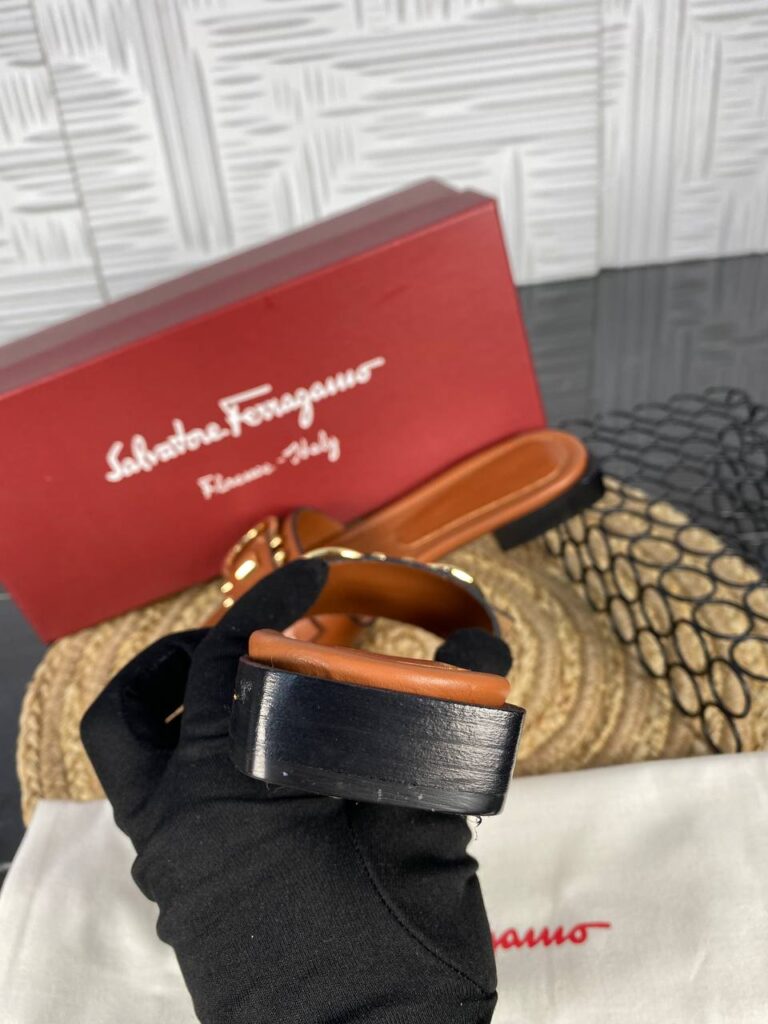salvatore ferragamo terlik kahve gold toka ithal