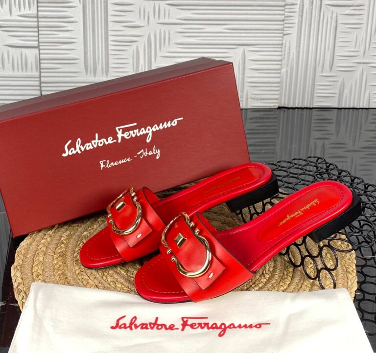 salvatore ferragamo terlik kirmizi gold toka
