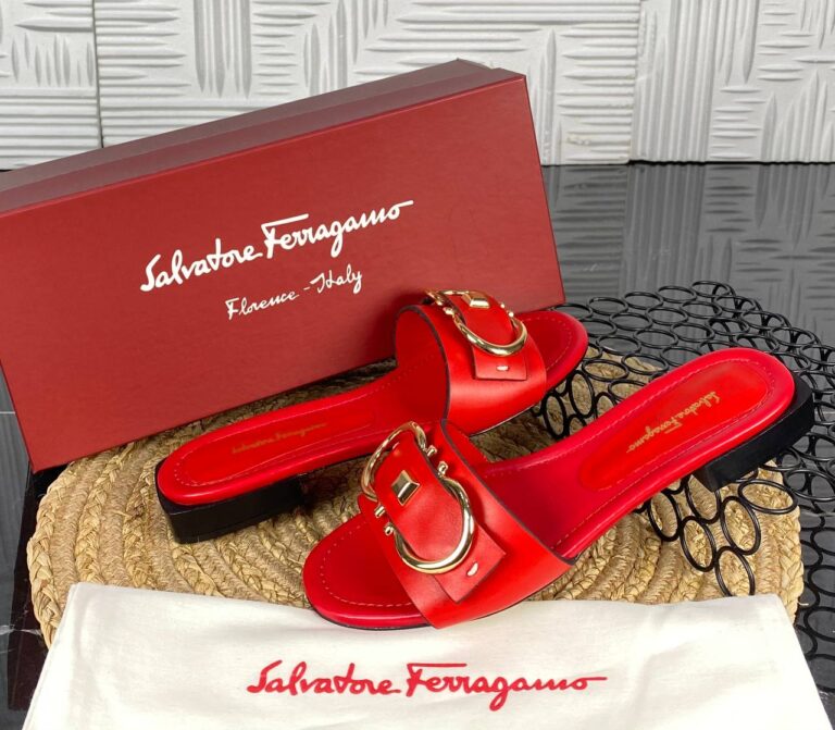 salvatore ferragamo terlik kirmizi gold toka