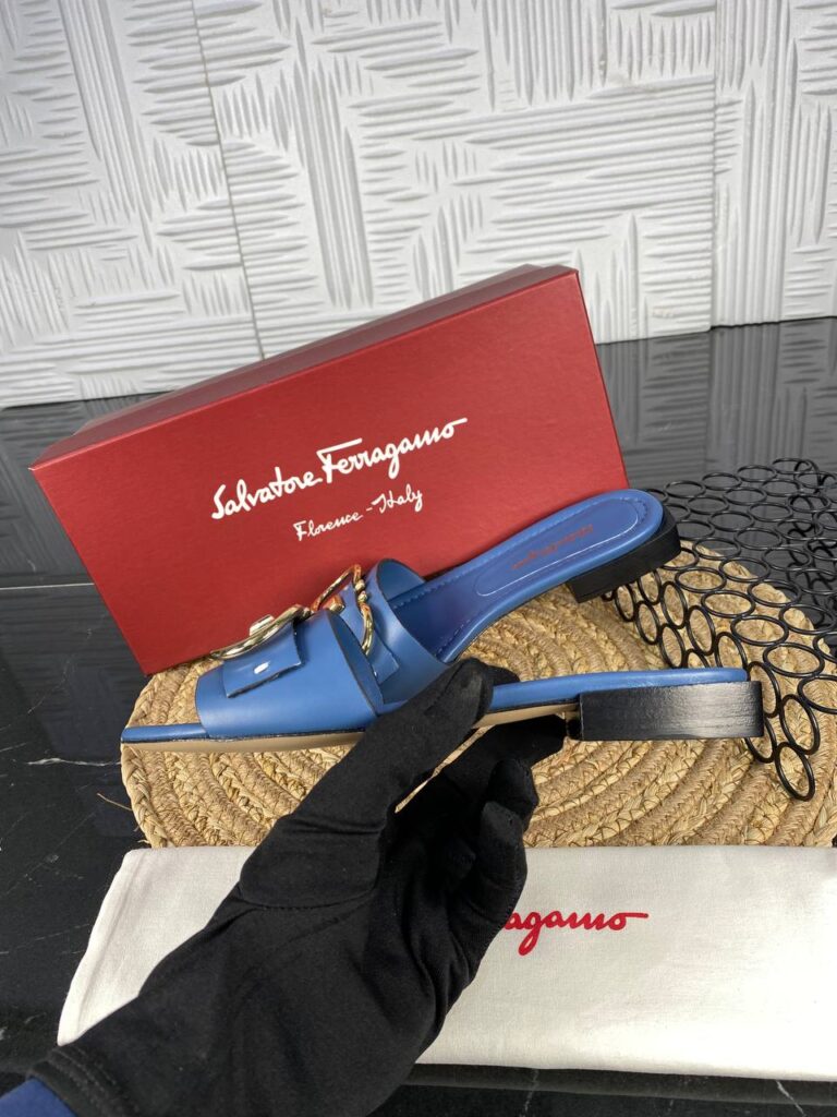 salvatore ferragamo terlik mavi gold toka