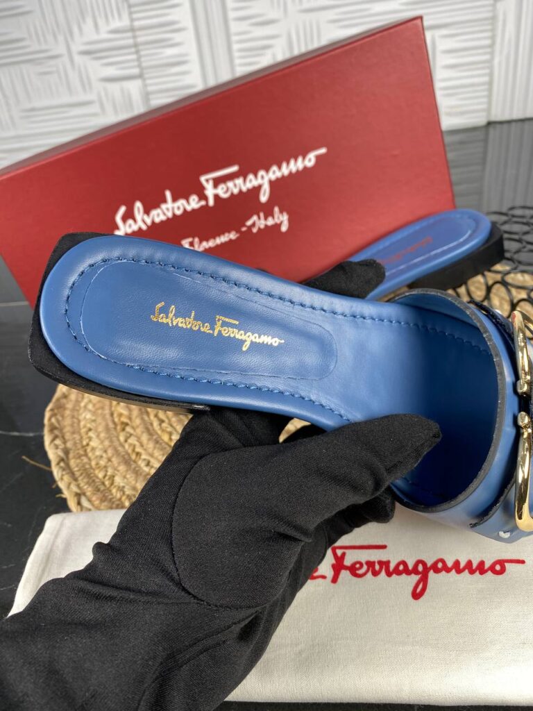 salvatore ferragamo terlik mavi gold toka