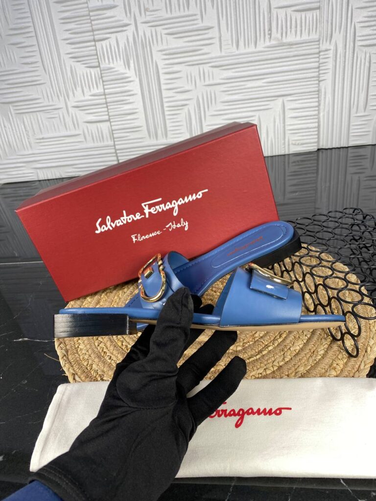 salvatore ferragamo terlik mavi gold toka