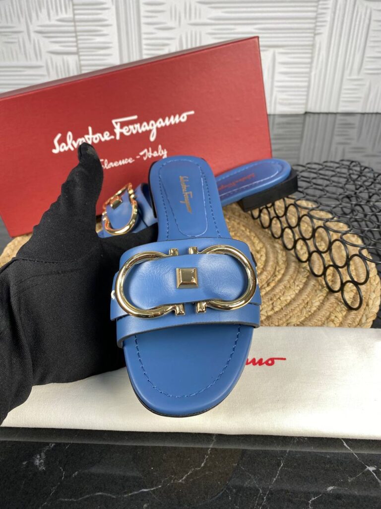 salvatore ferragamo terlik mavi gold toka