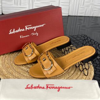 salvatore ferragamo terlik taba gold toka