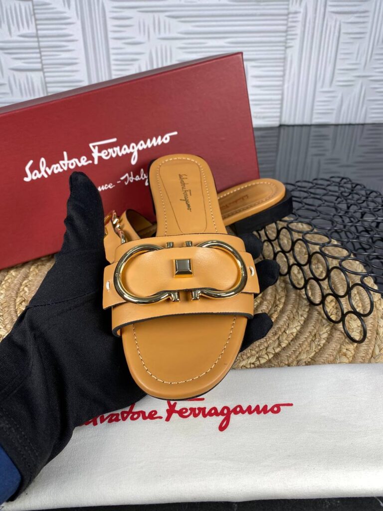 salvatore ferragamo terlik taba gold toka