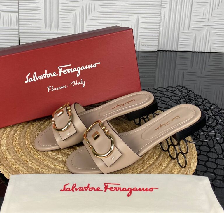 salvatore ferragamo terlik vizon gold toka