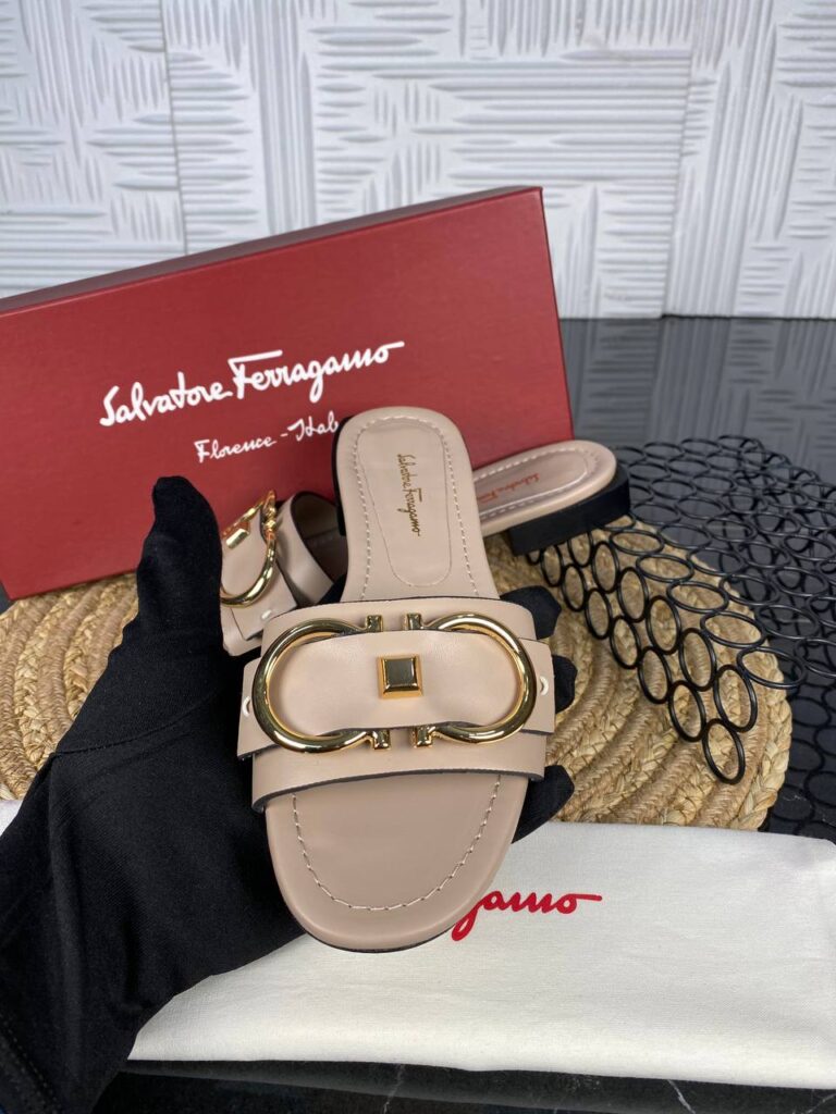 salvatore ferragamo terlik vizon gold toka