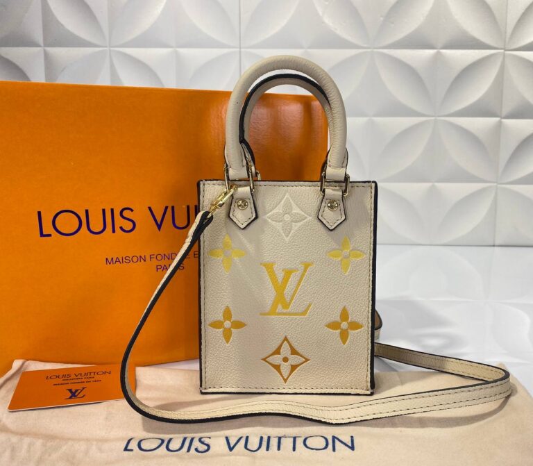 louis vuitton canta krem sac plat 13x17 cm deri buyuk desen