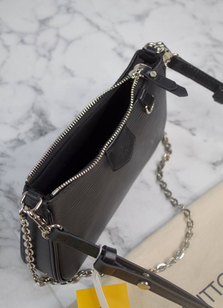 louis vuitton canta siyah epi ithal easy pouch on strap 19x11.5x3 cm