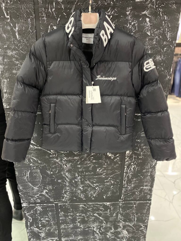 balenciaga mont mat siyah beyaz logolu fermuarli citcitli vip