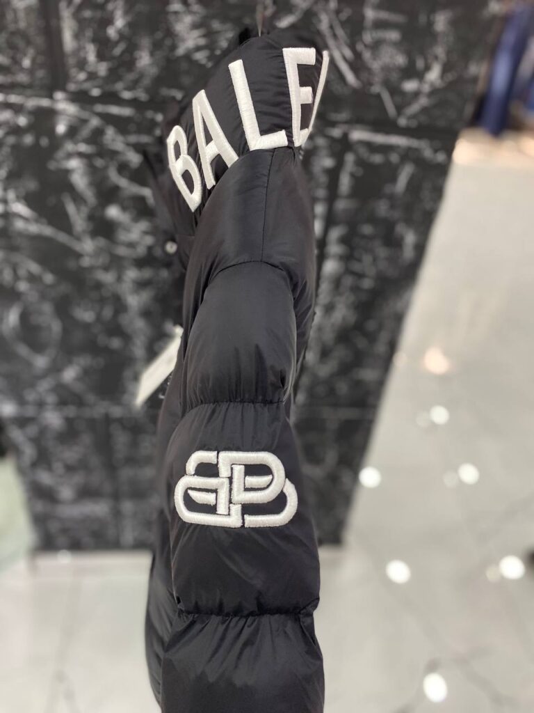 balenciaga mont mat siyah beyaz logolu fermuarli citcitli vip