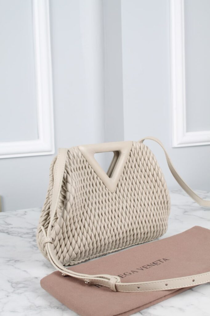 bottega veneta canta point krem hakiki deri ithal 22x16x8 cm vip
