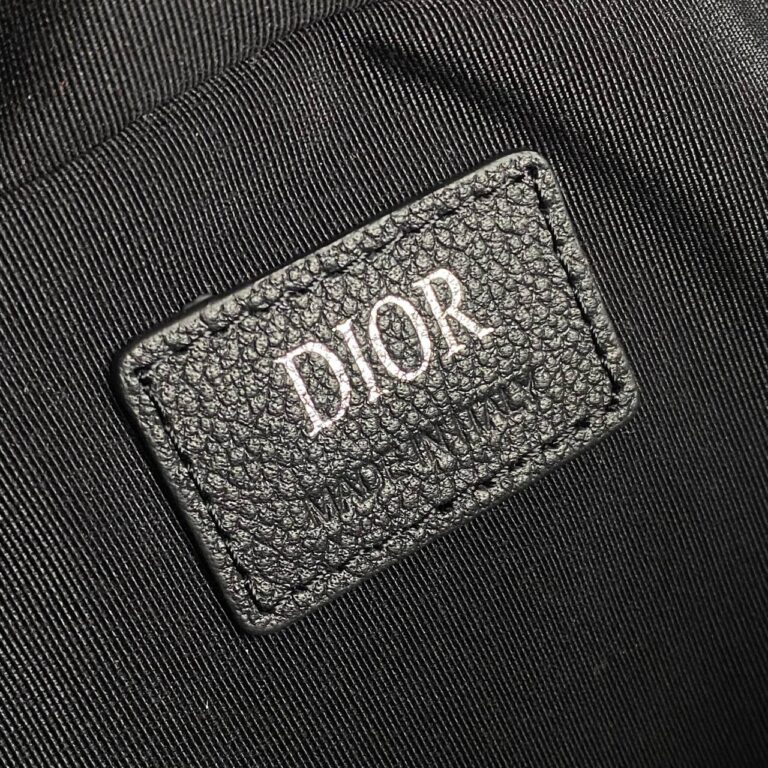 christian dior canta safari mesenger erkek postaci lacivert orgu keten kumas 22x15x6 cm