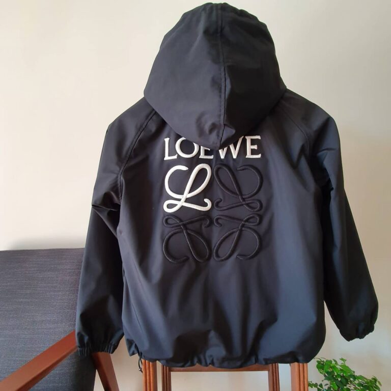 loewe yagmurluk mont siyah oversize kesim luks