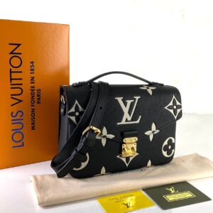louis vuitton canta metis pochette siyah oversize empreinte bicolor deri 25x19